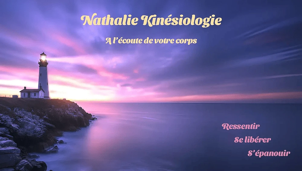 Image apaisante d’un phare au bord de la mer illustrant la kinésiologie et un accompagnement vers le bien-être corporel. Ressentir, se libérer, s'épanouir.